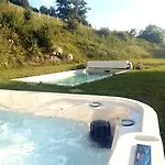 Les Hauts D - Countryside With Hot Tub Apartament *