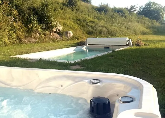 Les Hauts D - Countryside With Hot Tub Apartamento *